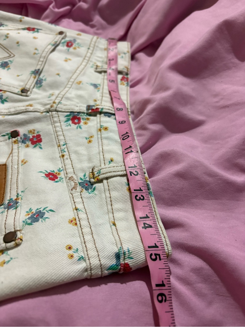 RARE Wrangler White Floral Straight Leg Jeans - Picture 5 of 15